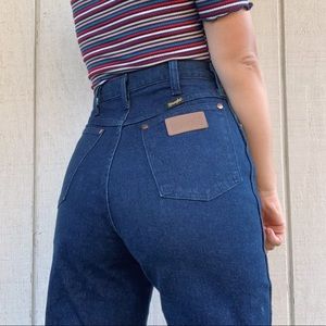 Super high waisted vintage Wrangler jeans size 8